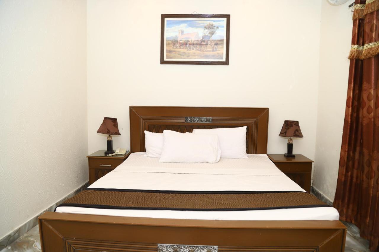 Hotel Green Fort Gulberg Лахор Экстерьер фото