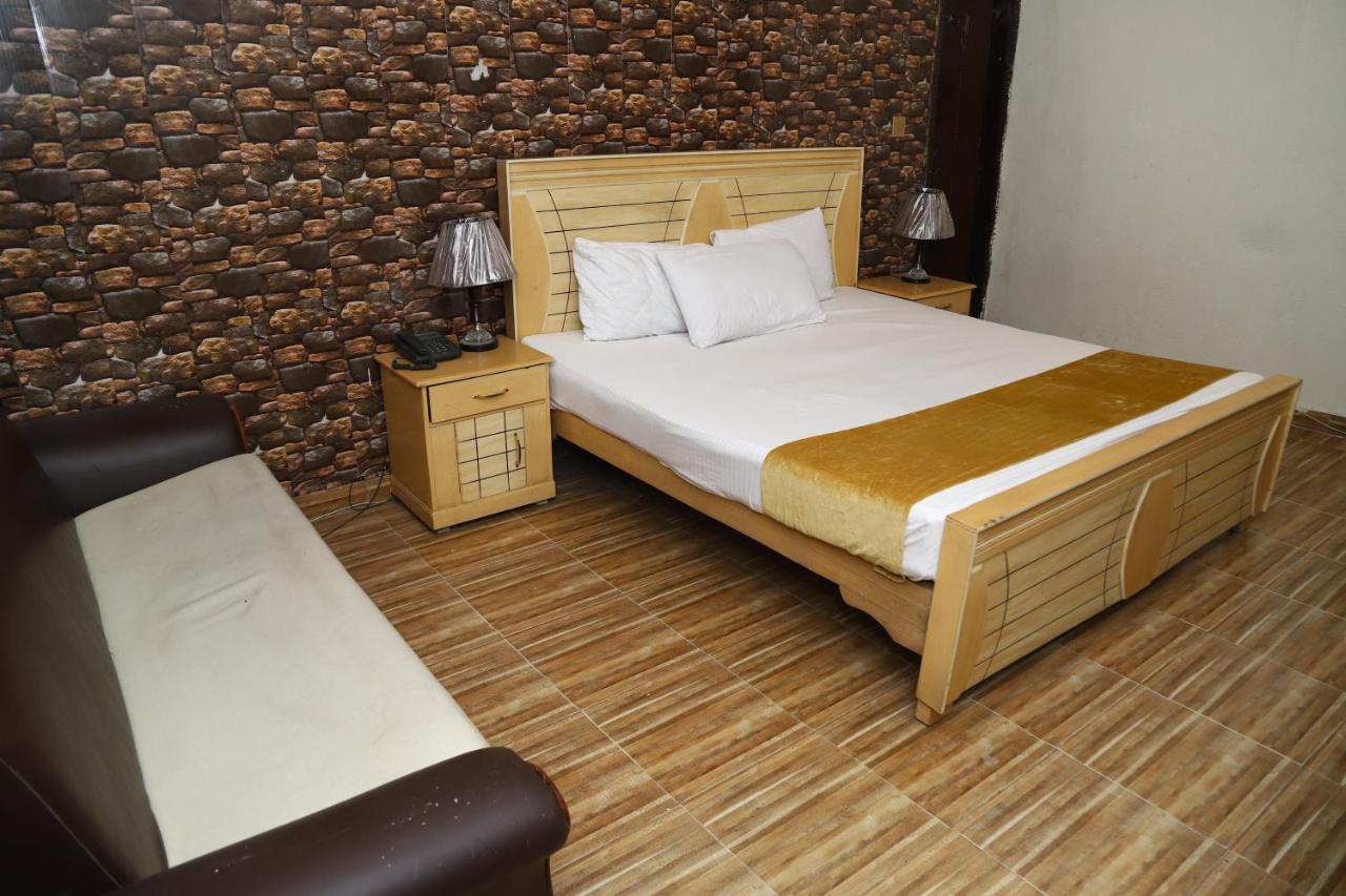 Hotel Green Fort Gulberg Лахор Экстерьер фото