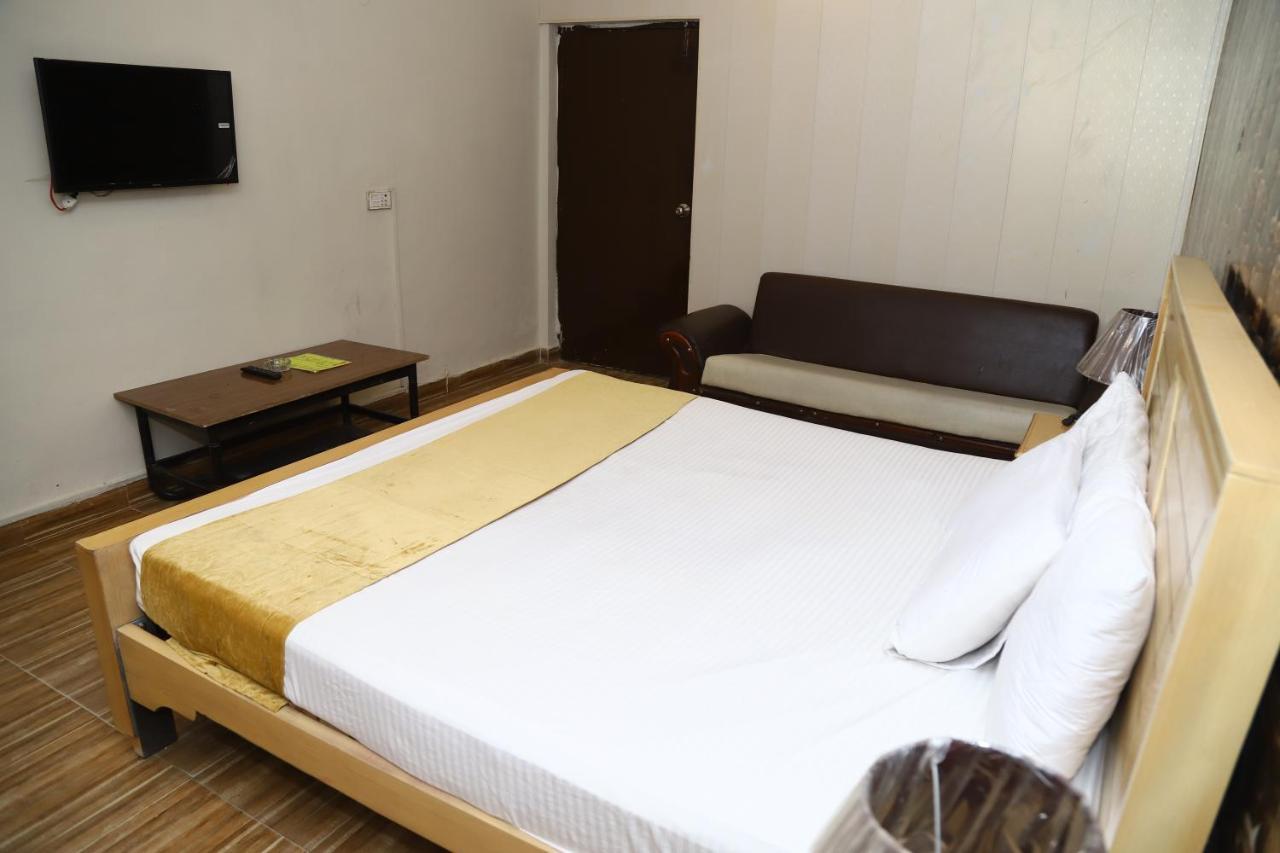 Hotel Green Fort Gulberg Лахор Экстерьер фото