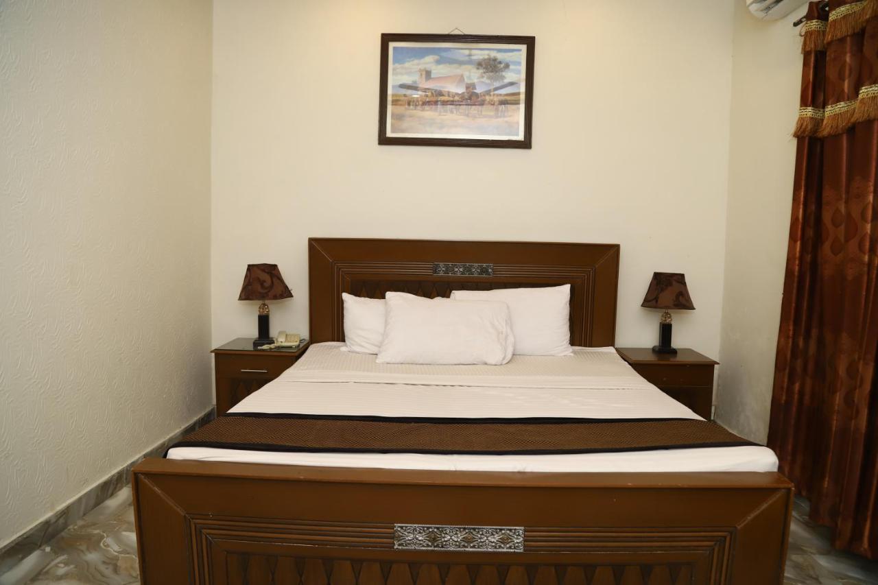 Hotel Green Fort Gulberg Лахор Экстерьер фото
