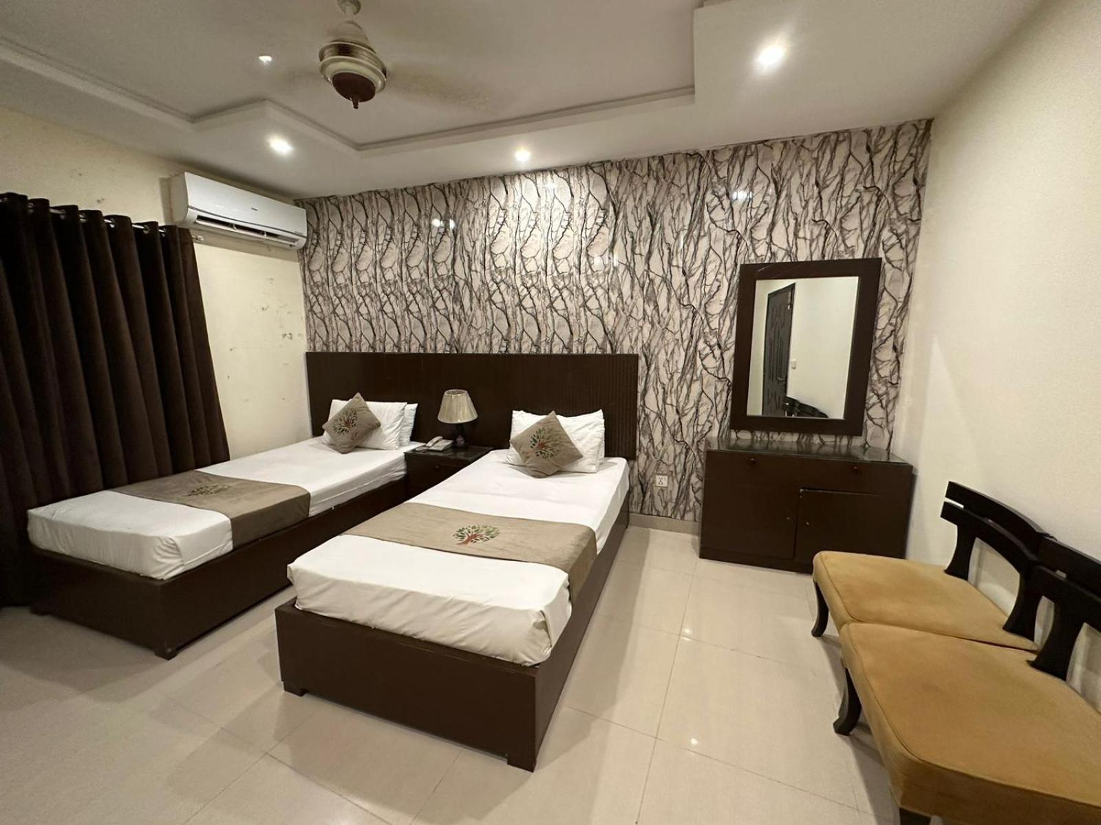 Hotel Green Fort Gulberg Лахор Экстерьер фото