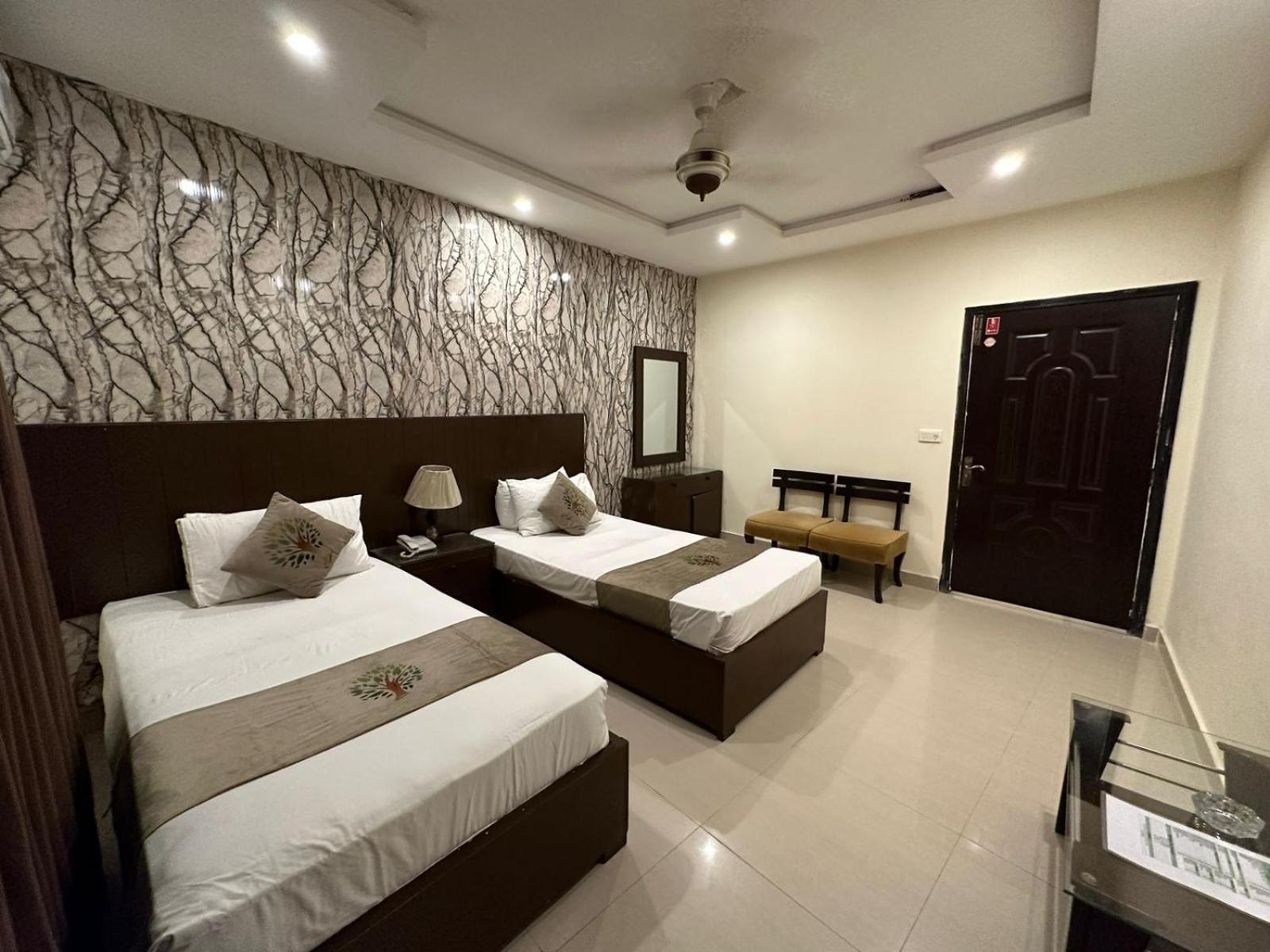 Hotel Green Fort Gulberg Лахор Экстерьер фото