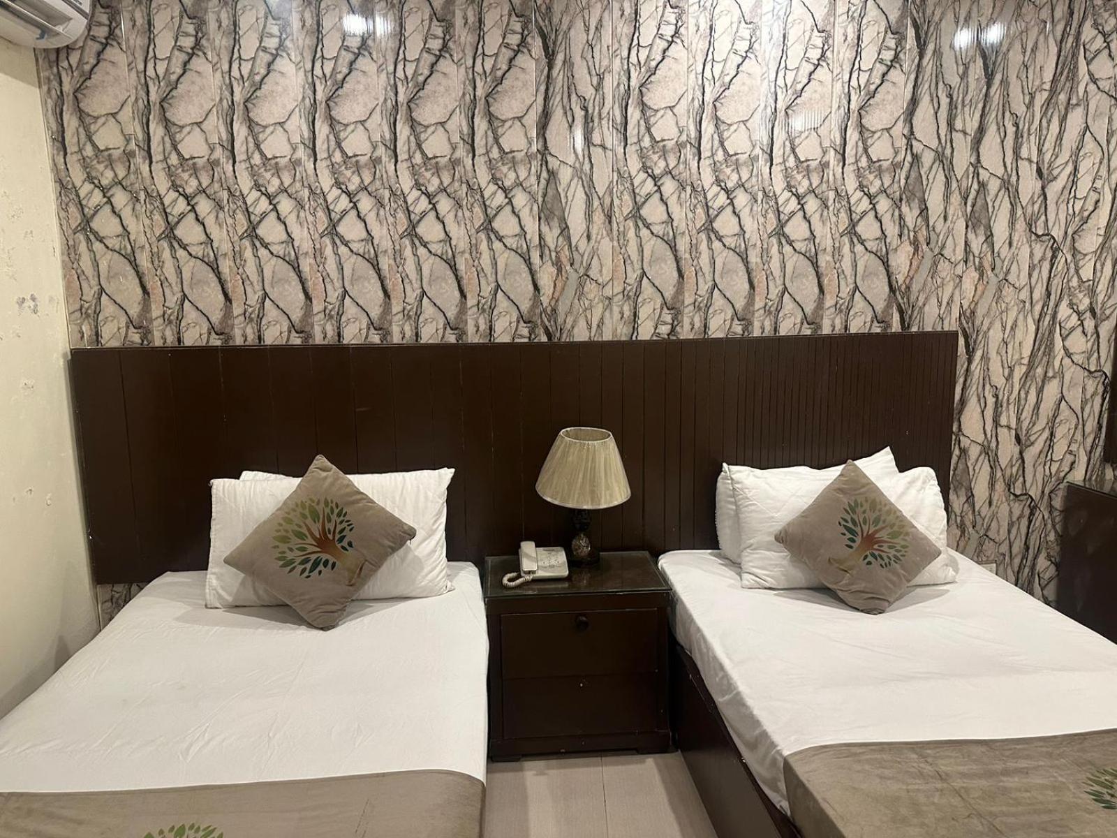 Hotel Green Fort Gulberg Лахор Экстерьер фото