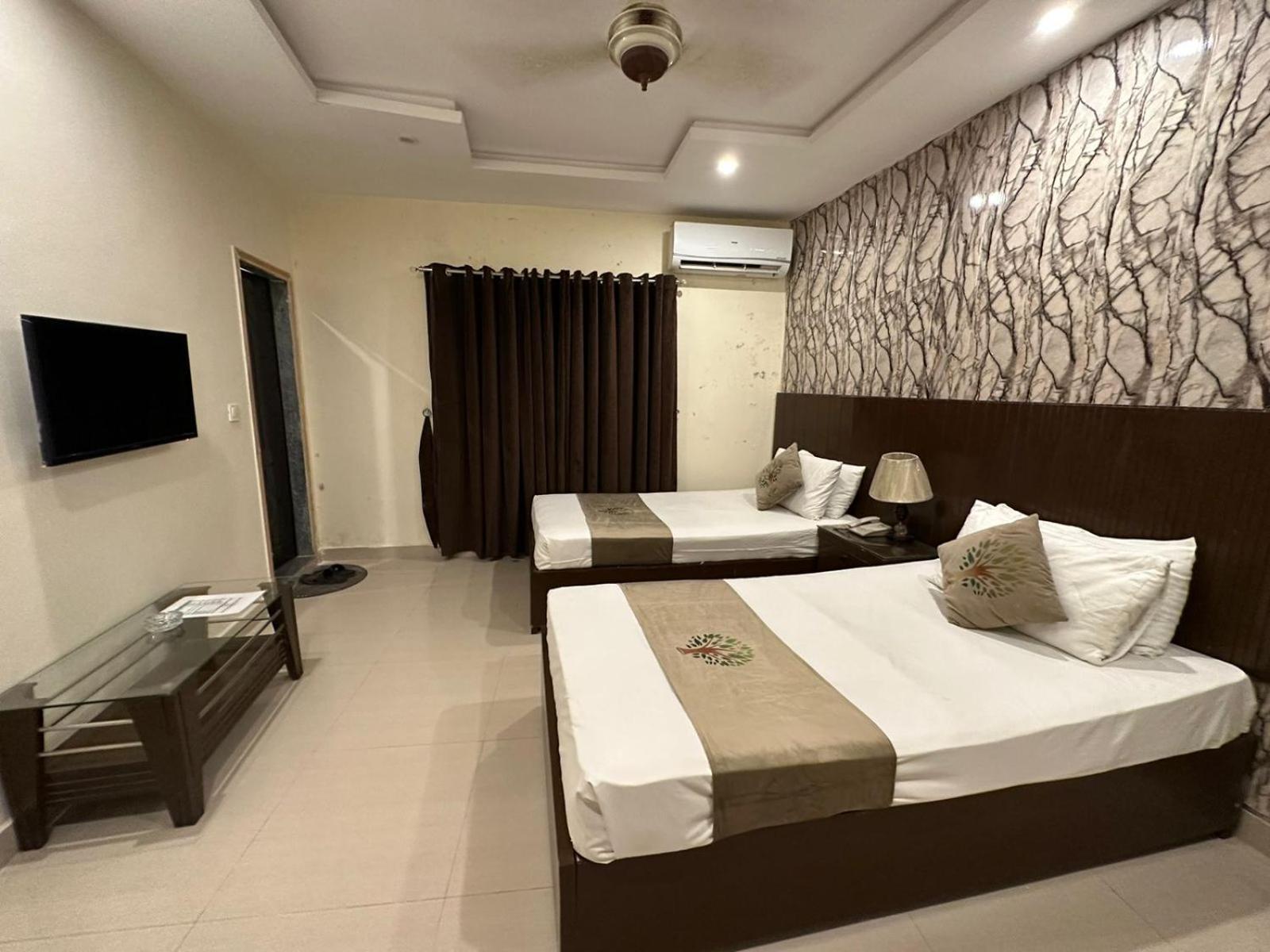 Hotel Green Fort Gulberg Лахор Экстерьер фото
