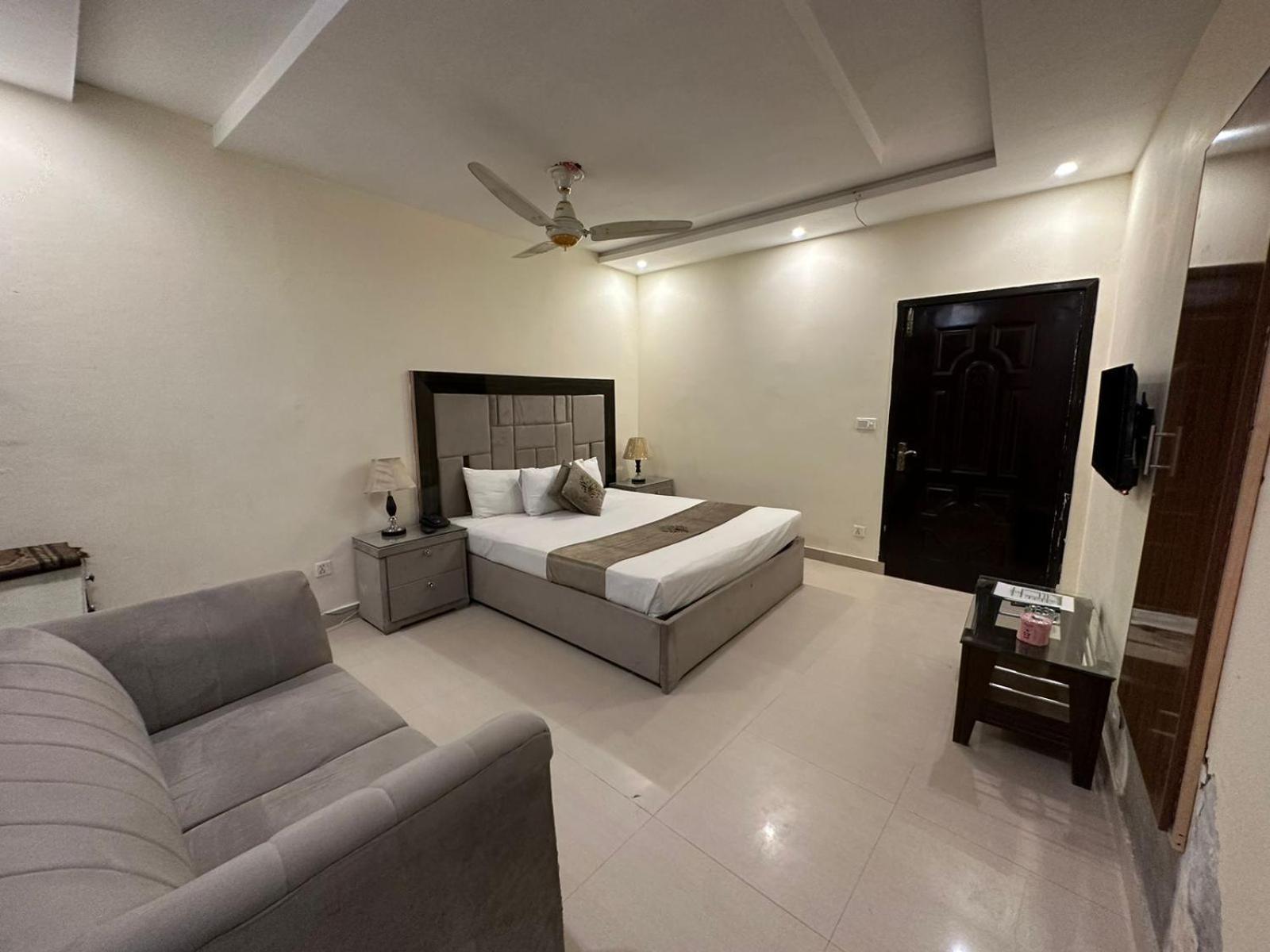 Hotel Green Fort Gulberg Лахор Экстерьер фото