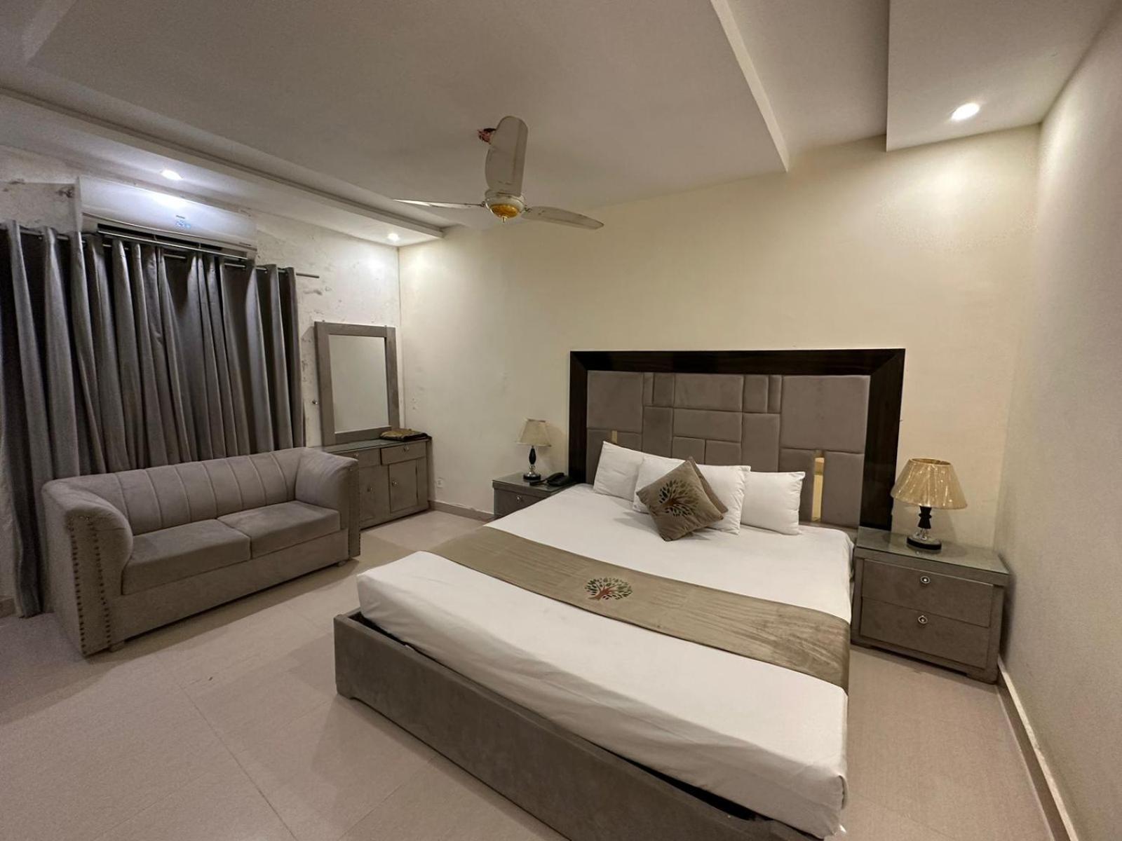 Hotel Green Fort Gulberg Лахор Экстерьер фото