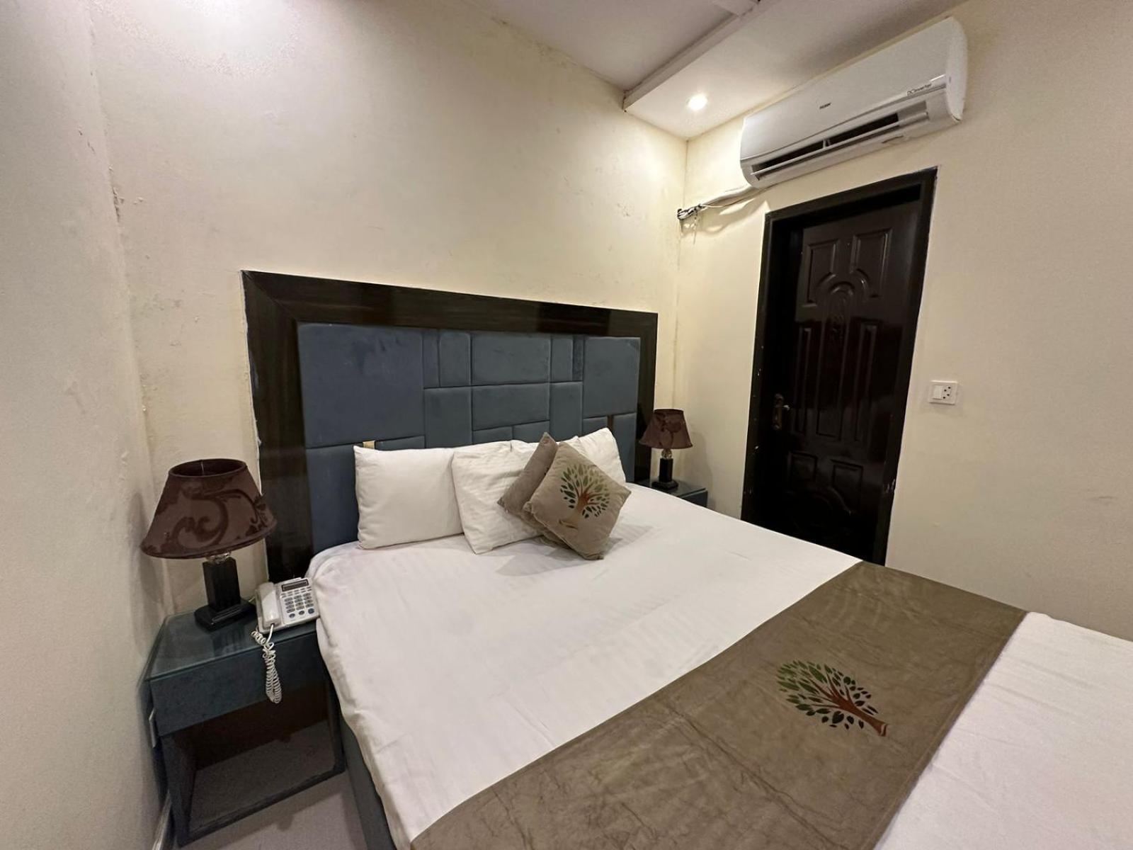 Hotel Green Fort Gulberg Лахор Экстерьер фото