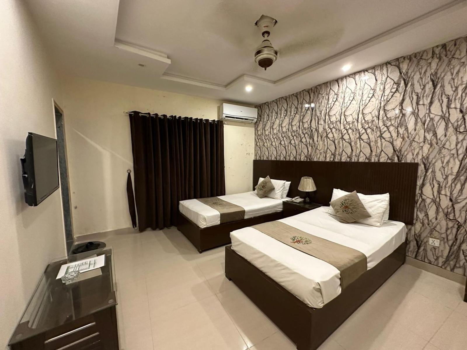 Hotel Green Fort Gulberg Лахор Экстерьер фото
