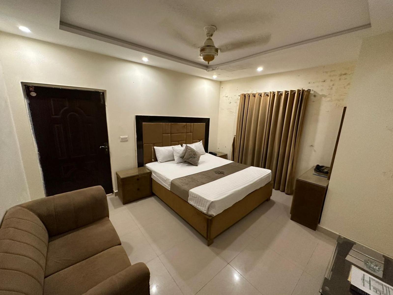 Hotel Green Fort Gulberg Лахор Экстерьер фото