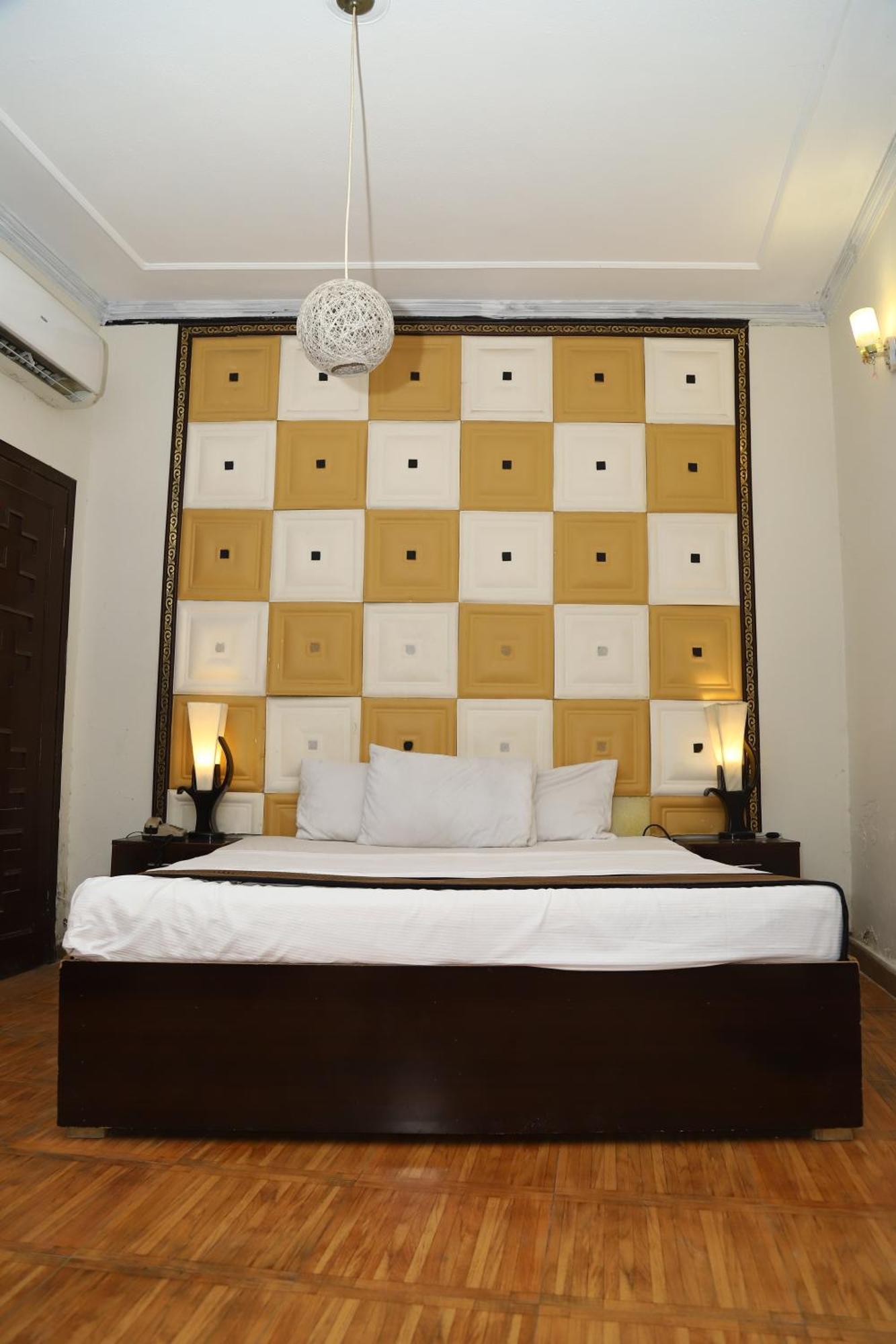 Hotel Green Fort Gulberg Лахор Экстерьер фото