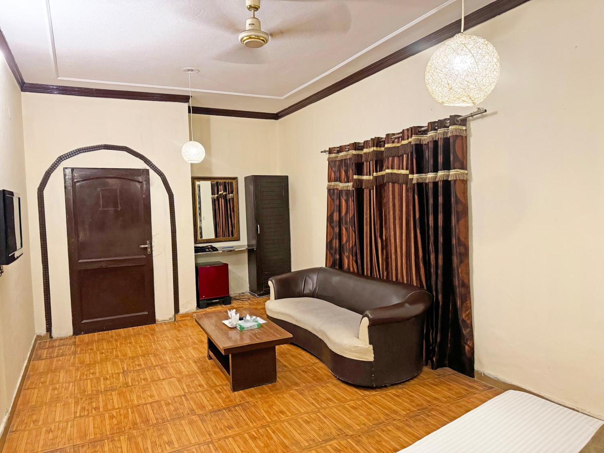 Hotel Green Fort Gulberg Лахор Экстерьер фото