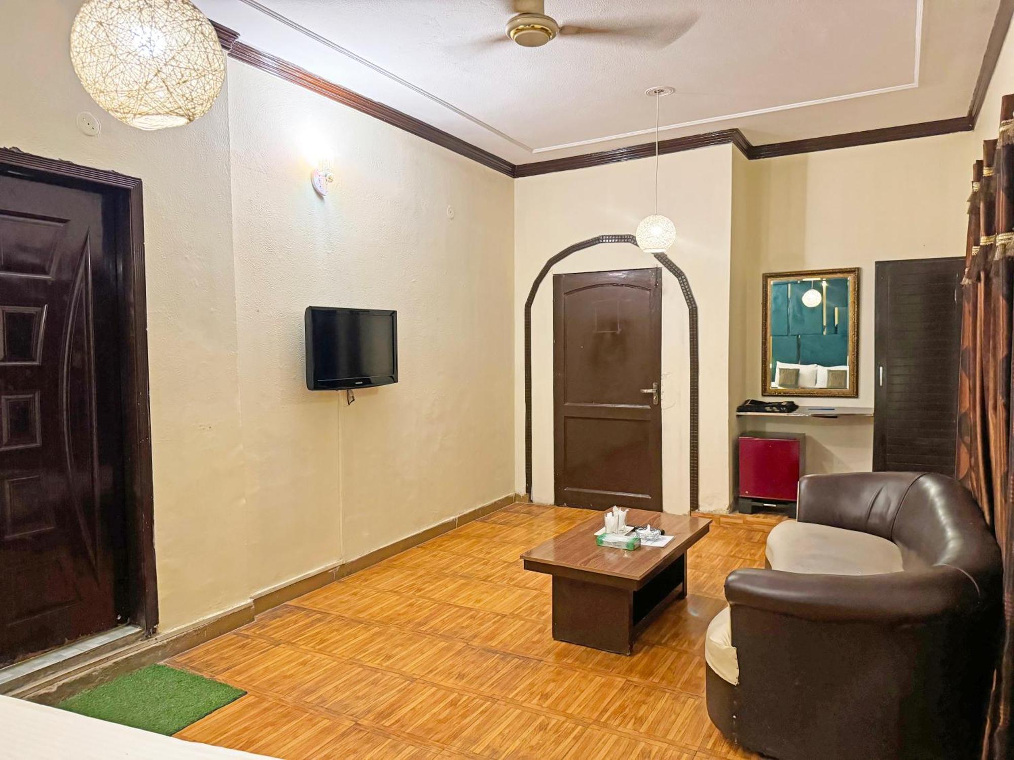 Hotel Green Fort Gulberg Лахор Экстерьер фото
