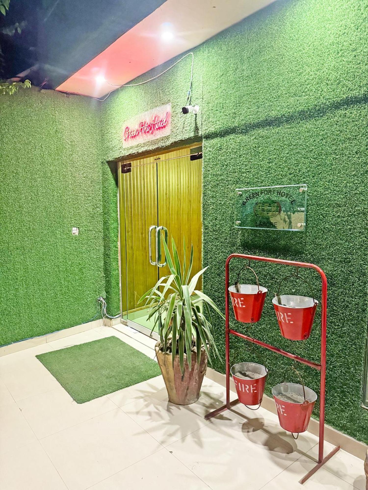 Hotel Green Fort Gulberg Лахор Экстерьер фото