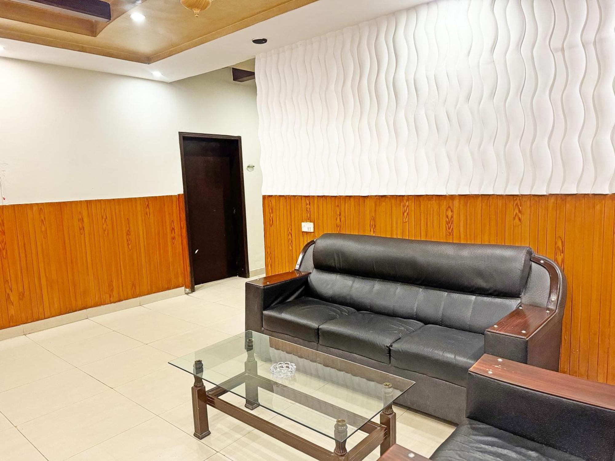 Hotel Green Fort Gulberg Лахор Экстерьер фото
