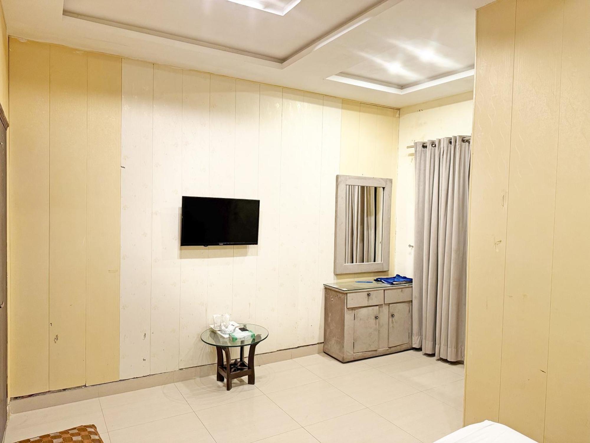 Hotel Green Fort Gulberg Лахор Экстерьер фото