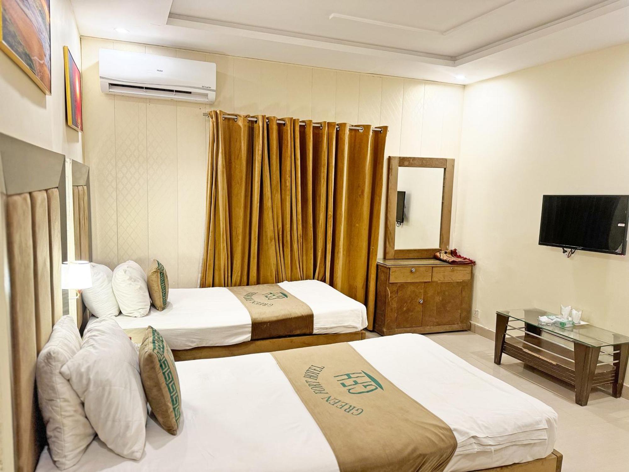 Hotel Green Fort Gulberg Лахор Экстерьер фото
