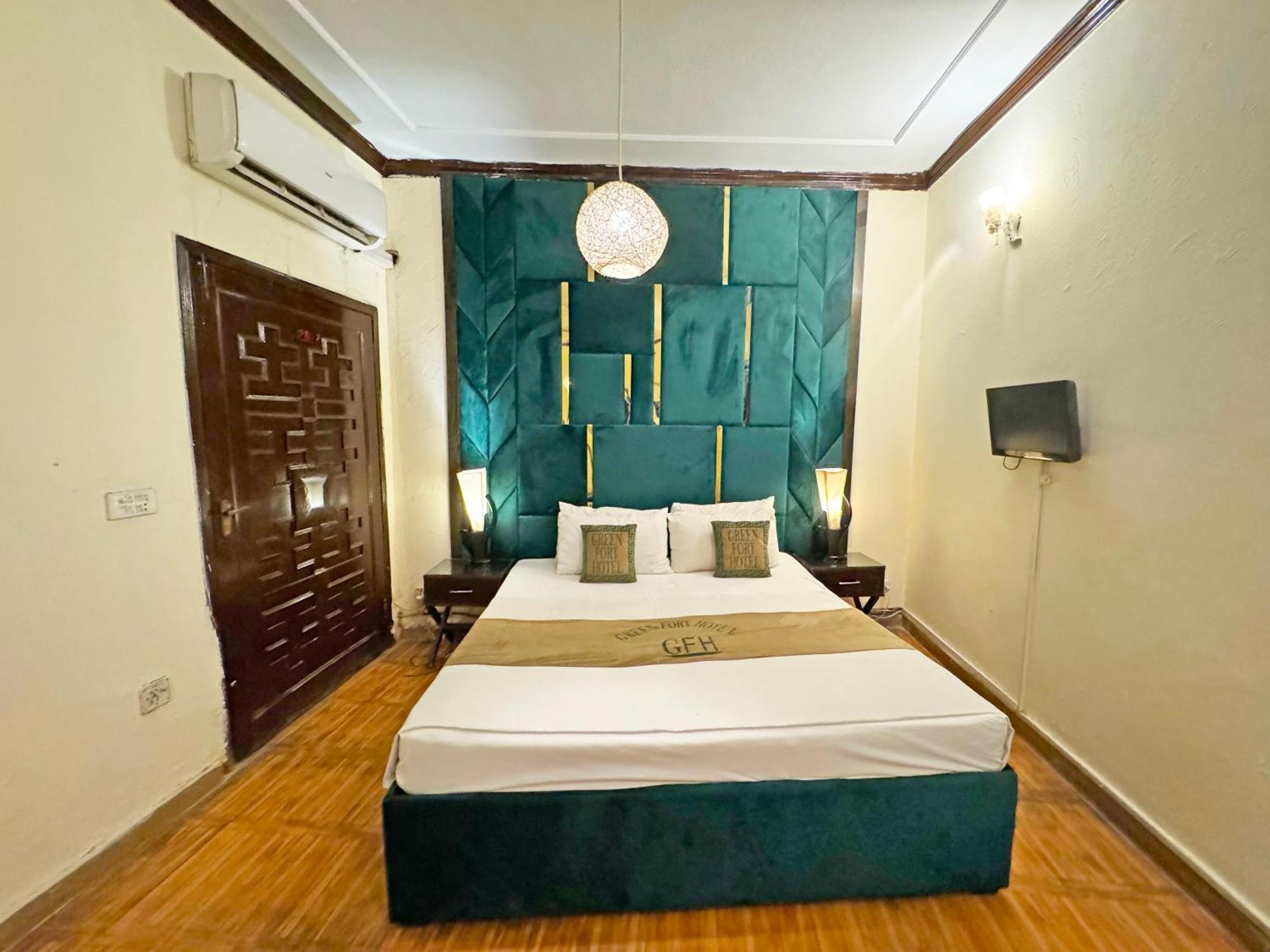 Hotel Green Fort Gulberg Лахор Экстерьер фото