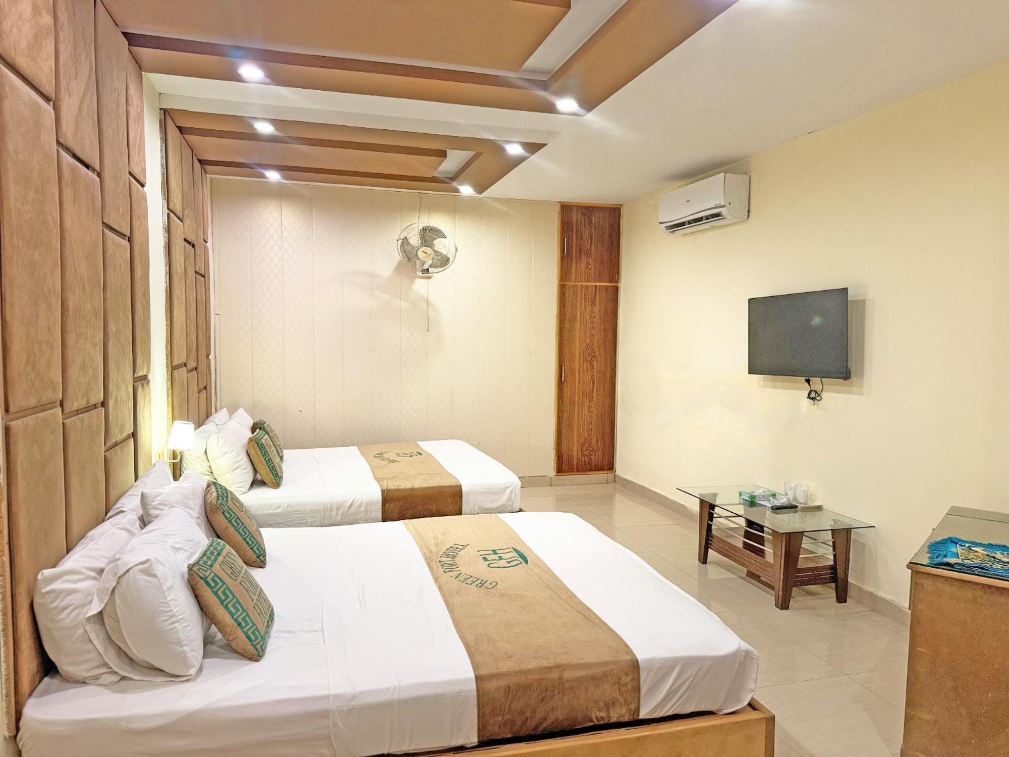 Hotel Green Fort Gulberg Лахор Экстерьер фото
